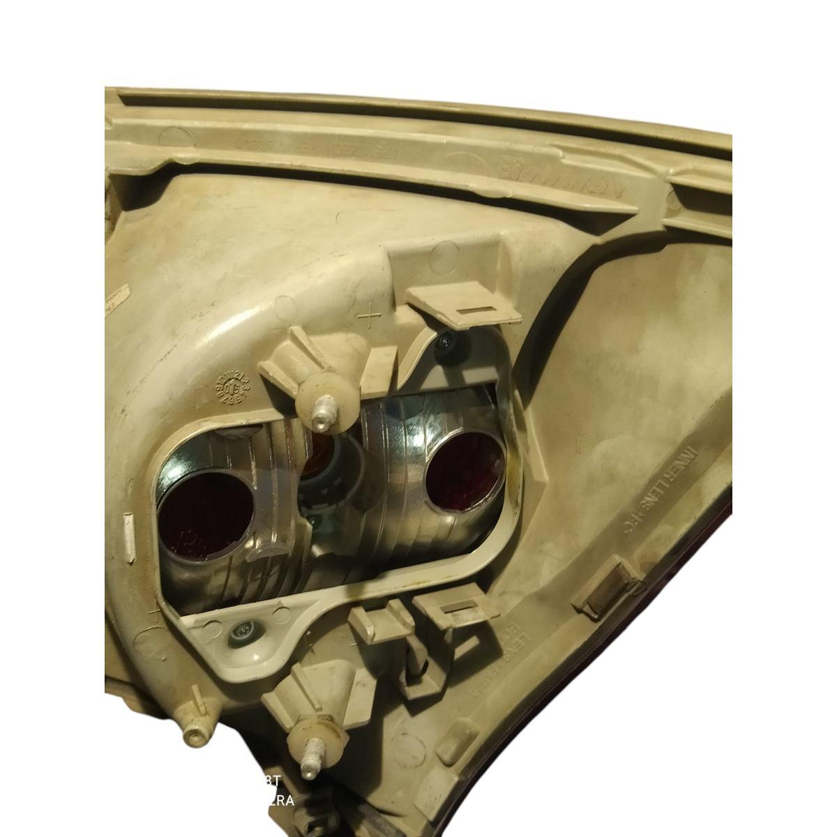 fanale dx  volkswagen golf 5  4vfx13404<br /><br /><br />