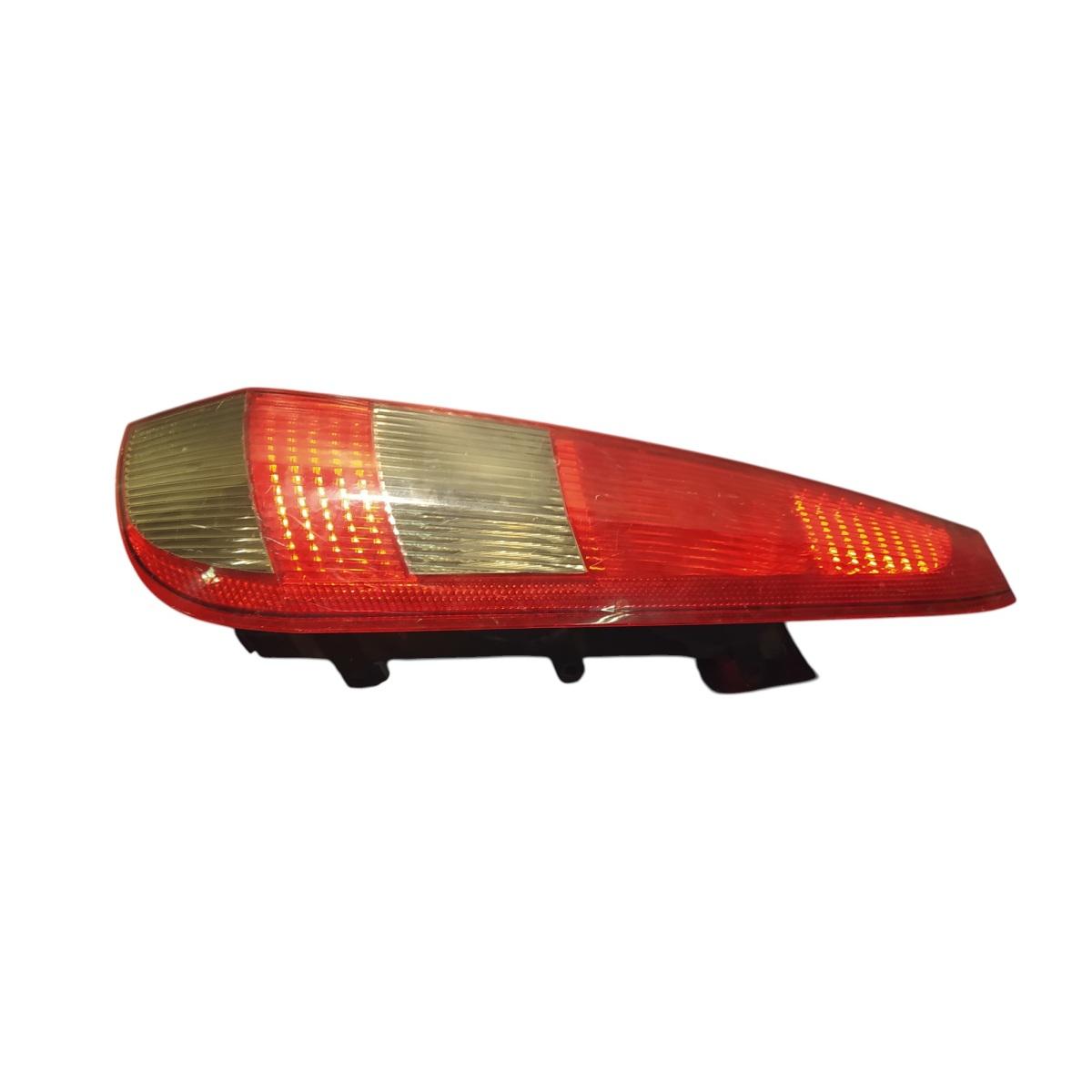 fanale dx  ford fiesta 2003  20010748<br /><br /><br />