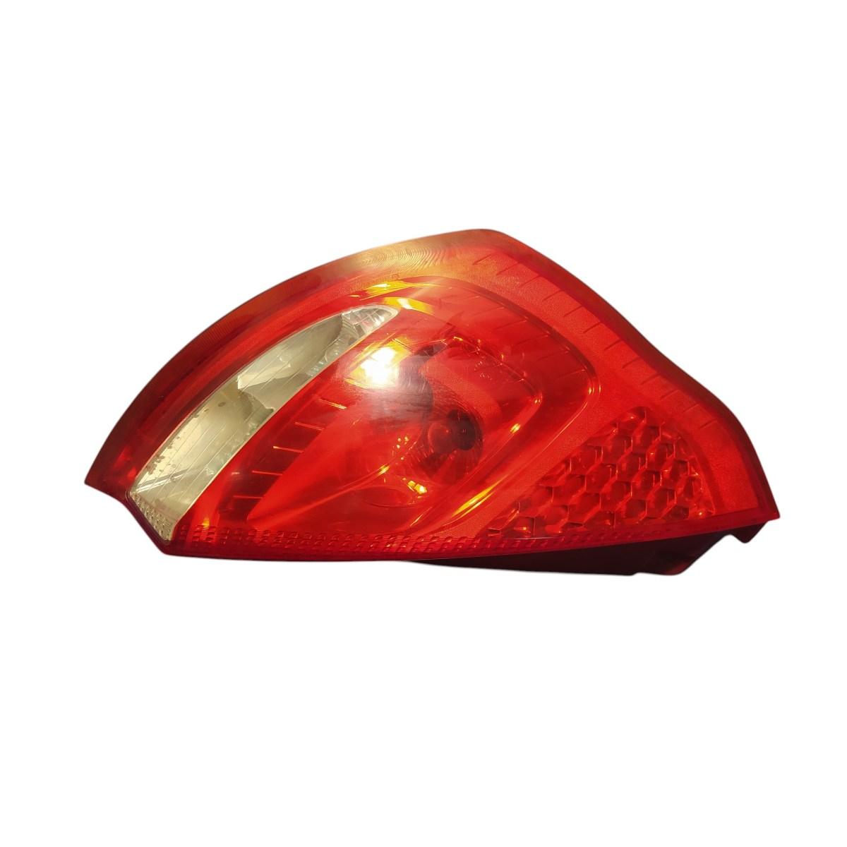 fanale dx  ford fiesta 2010   8a6113404<br /><br /><br />