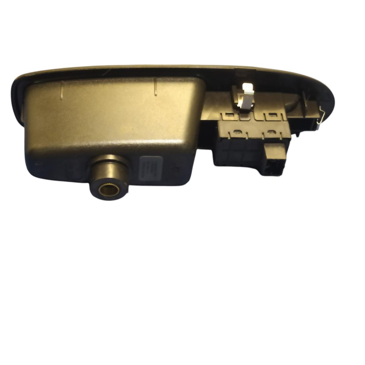 PULSANTIERA    ALZAVETRI    POSTERIORE   SX    FIAT 500L  7355551570<br /><br /><br />