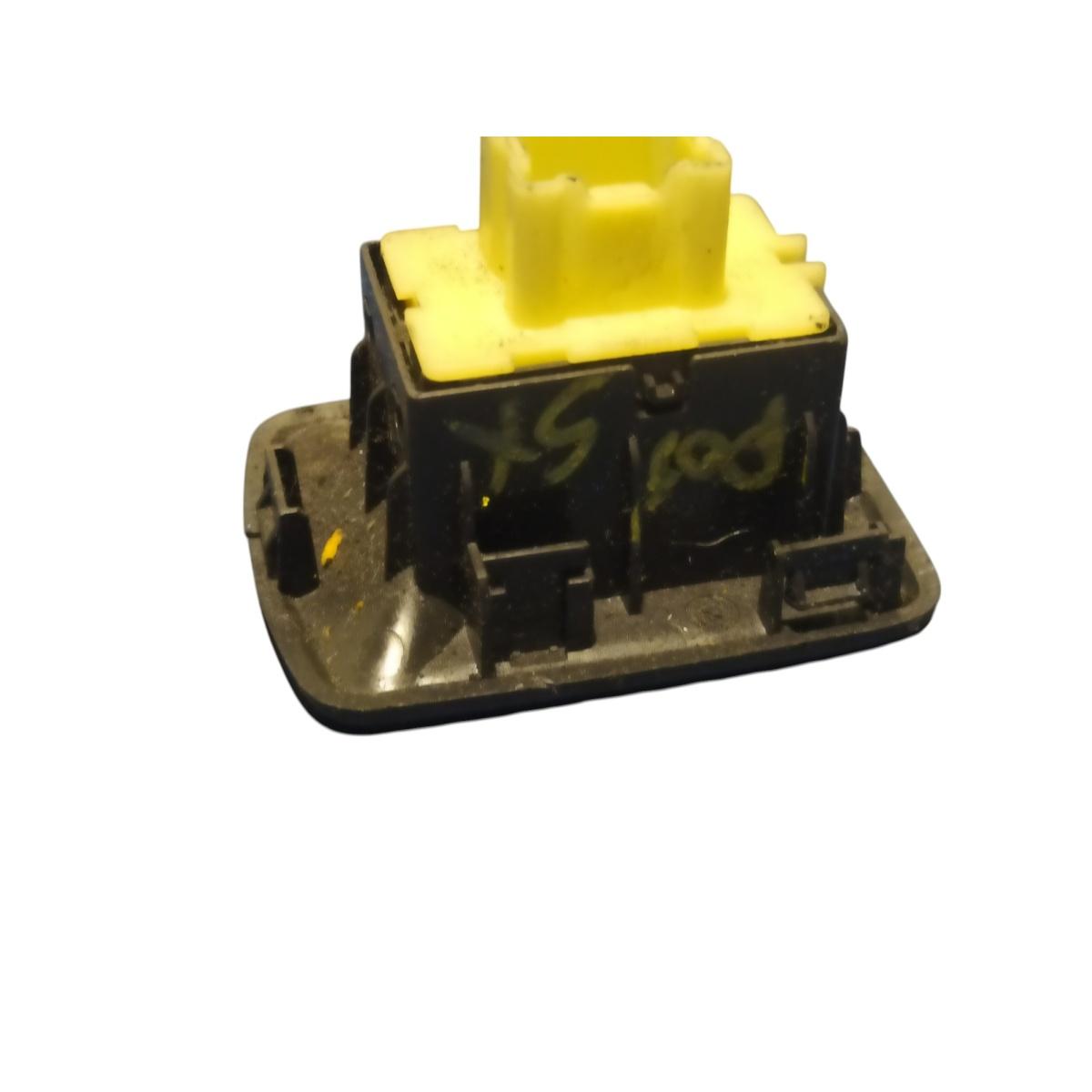 pulsante alzavetri post dx  DACIA LOGAN MCV 2020  09148300170<br /><br />