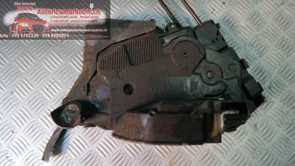 Toyota yaris chiusura porta anteriore dx