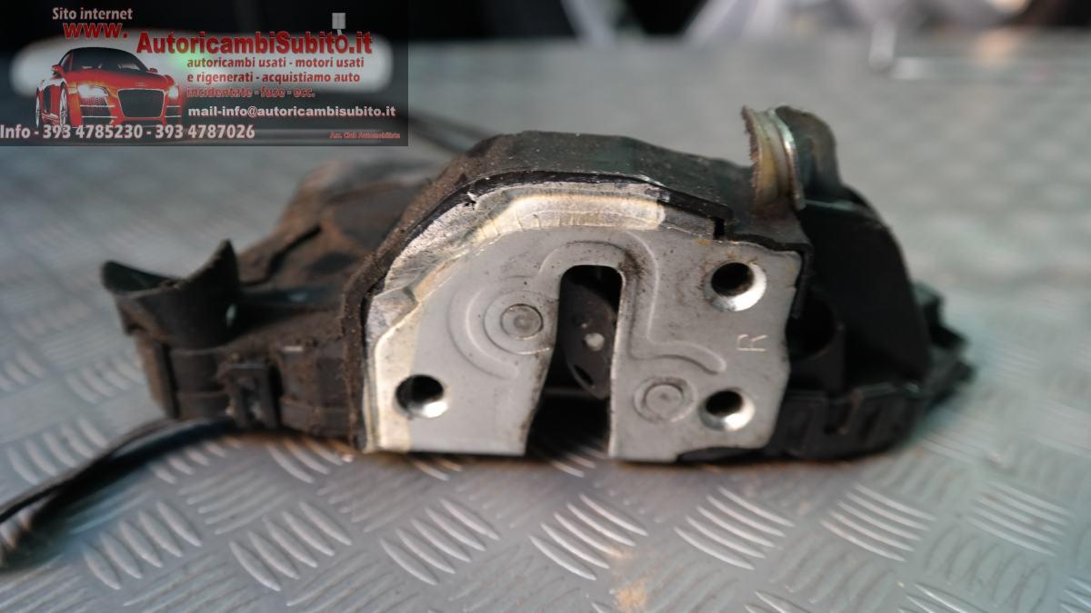 Toyota yaris chiusura porta anteriore dx