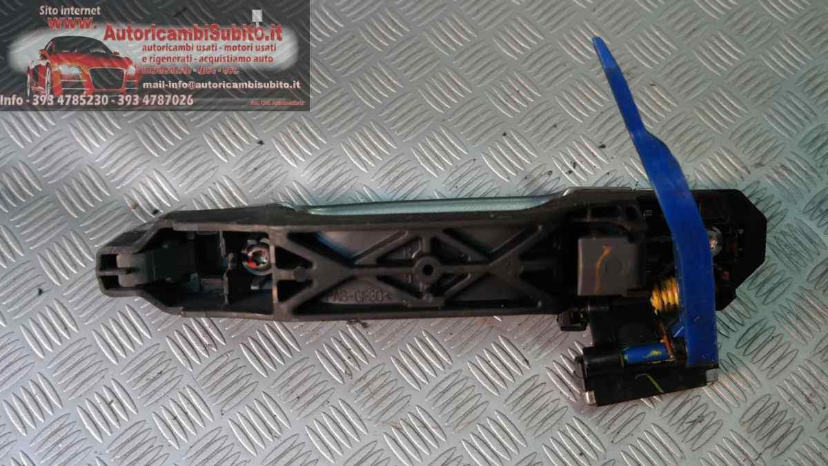 Toyota yaris maniglia esterna posteriore sx