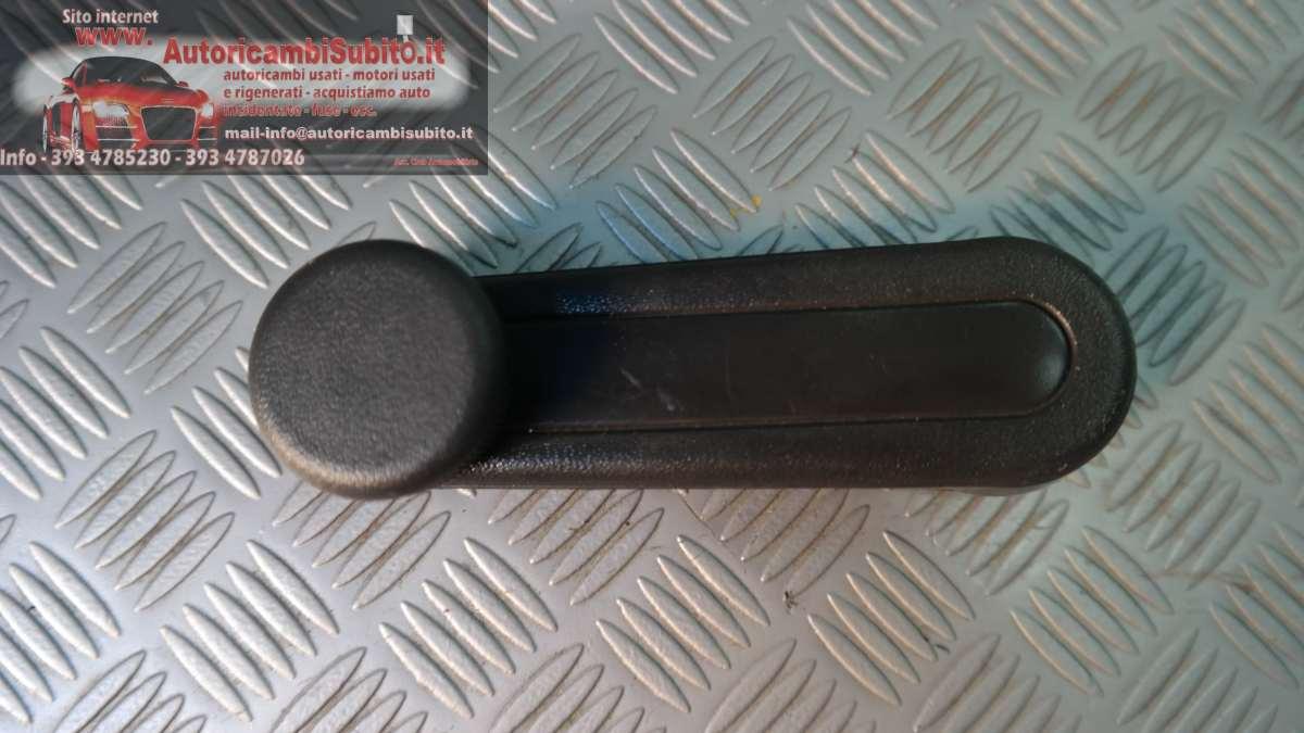 Toyota yaris maniglia alzavetro posteriore