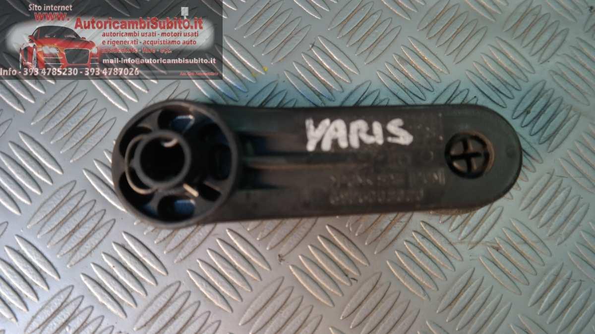 Toyota yaris maniglia alzavetro posteriore