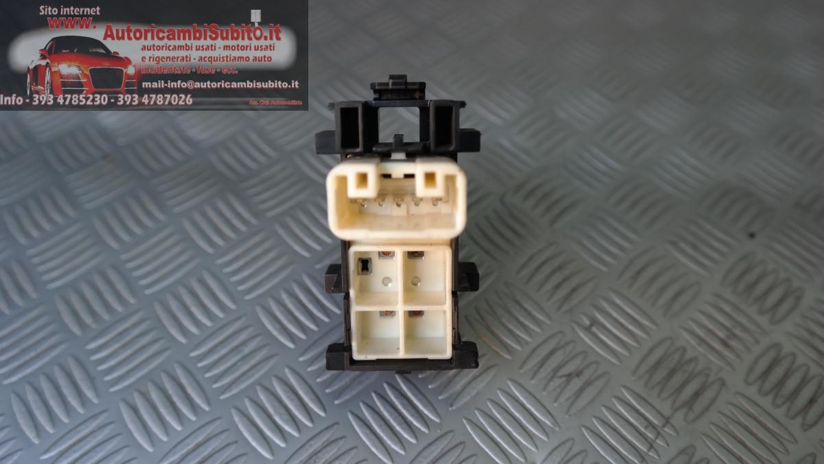 Toyota yaris pulsante alzavetro anteriore dx