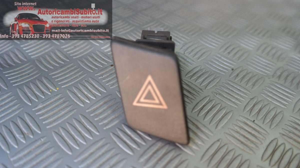 Toyota yaris pulsante 4 frecce