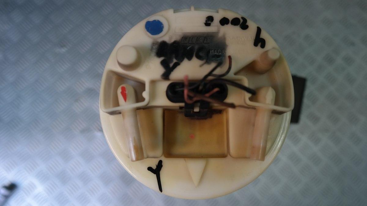 Lancia y pompa benzina con galleggiante