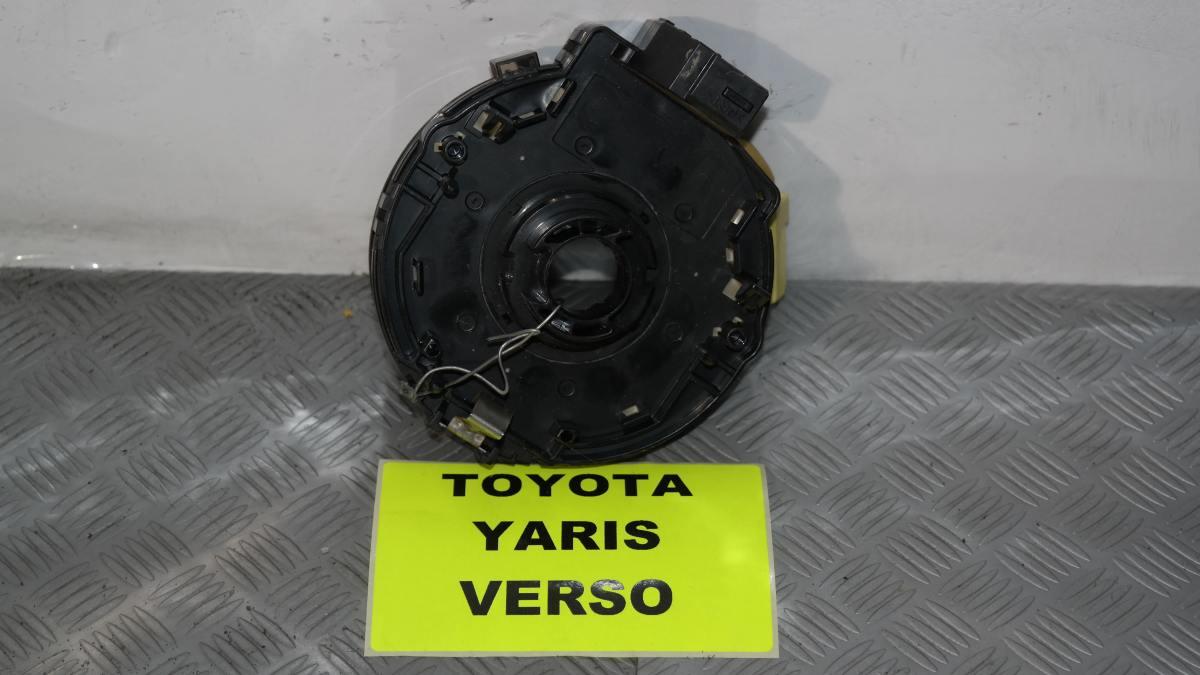 Toyota yaris verso contatto strisciante