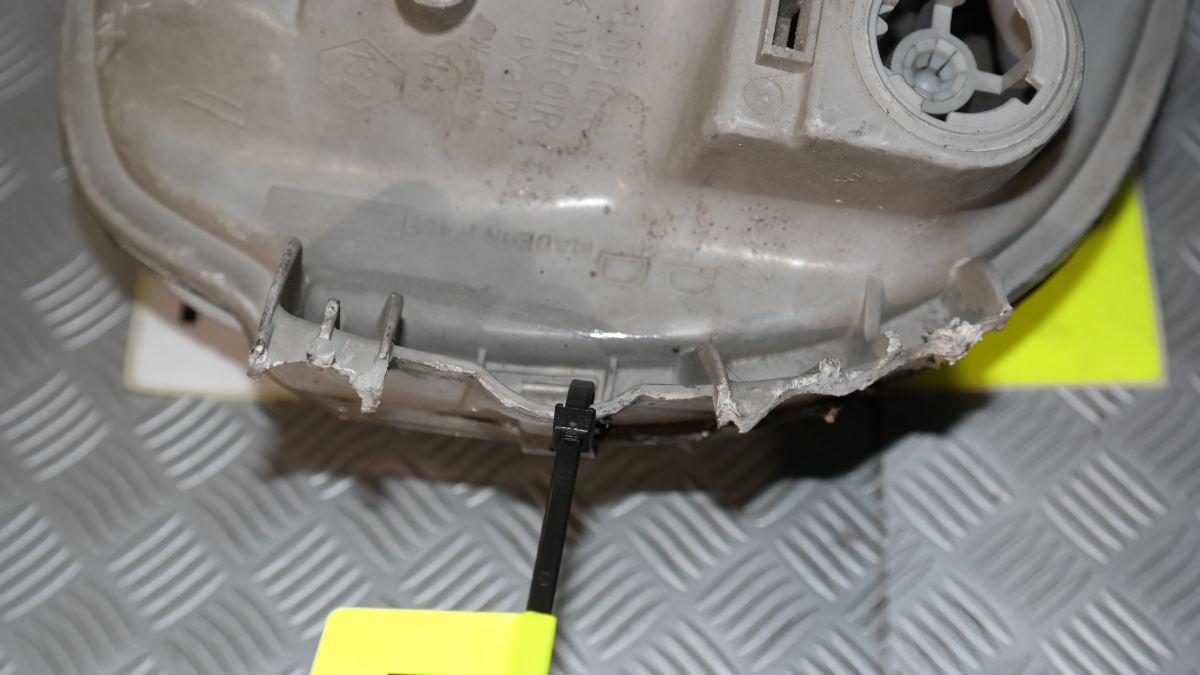 Renault twingo faro dx (staffe spaccate)