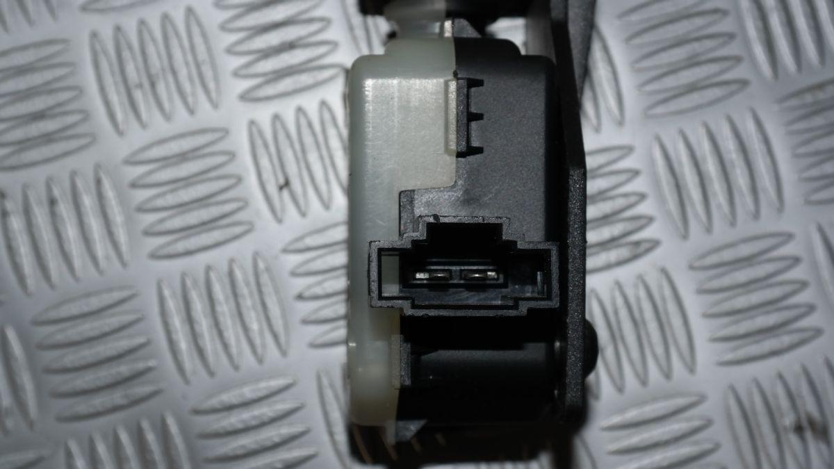 Merceedes classe b a2038201997 attuatore