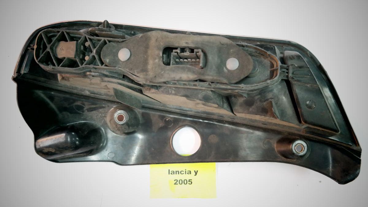 Lancia y fanale posteriore sx