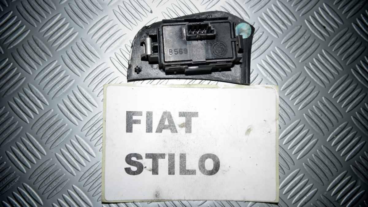 Fiat stilo pulsante alzavetro posteriore dx