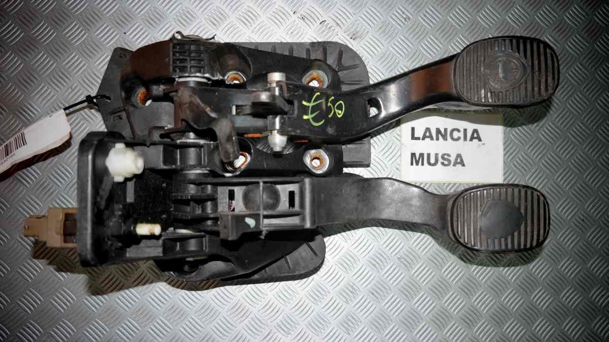 Lancia musa dal 2004 al 2007 pedaliera