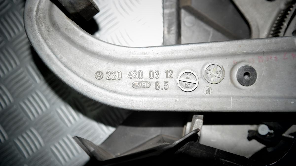 Mercedes cls 320 pedale freno a mano cod: 2204200312