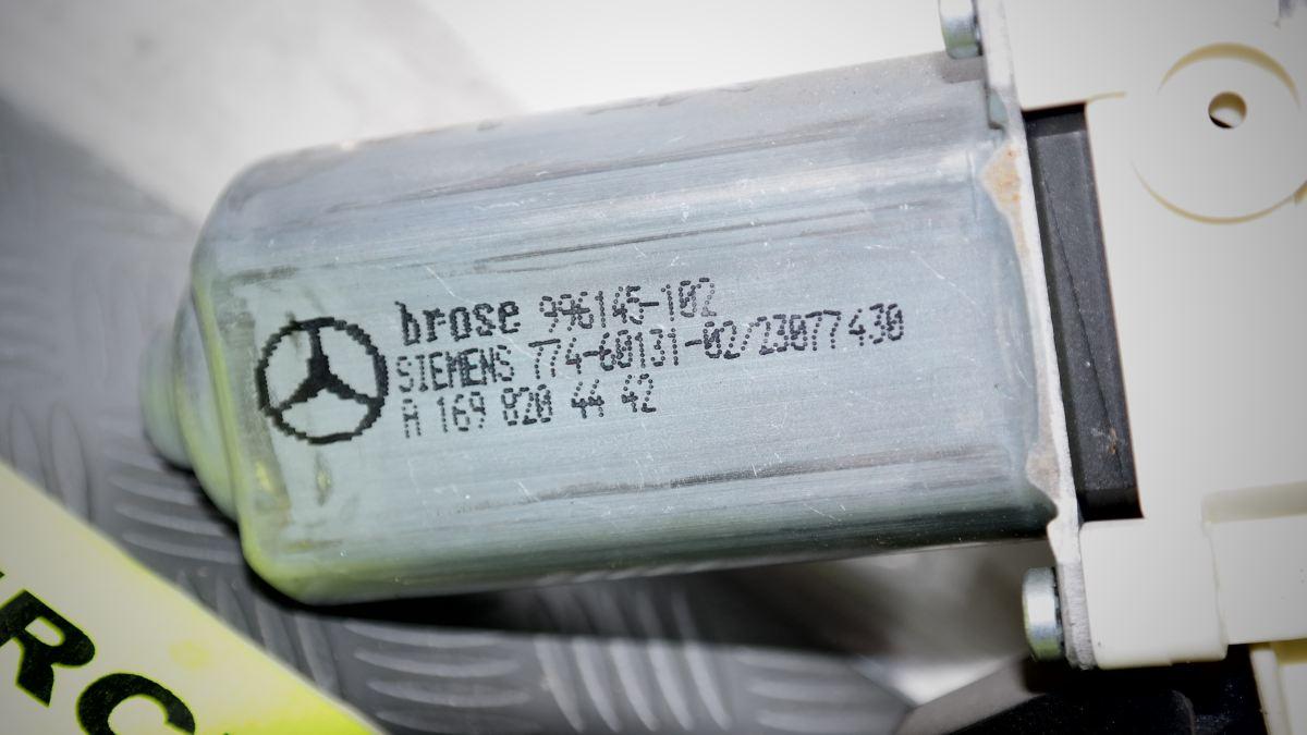 Mercedes b 774-60131-02 / 23077430 motorino alzavetro ant dx
