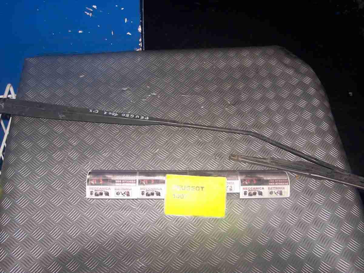 Peugeot 1007 dal 2004 al 2012 braccio tergicristallo anteriore