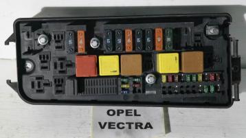 Opel vectra codici 13125487 / 13112918 portafusibili