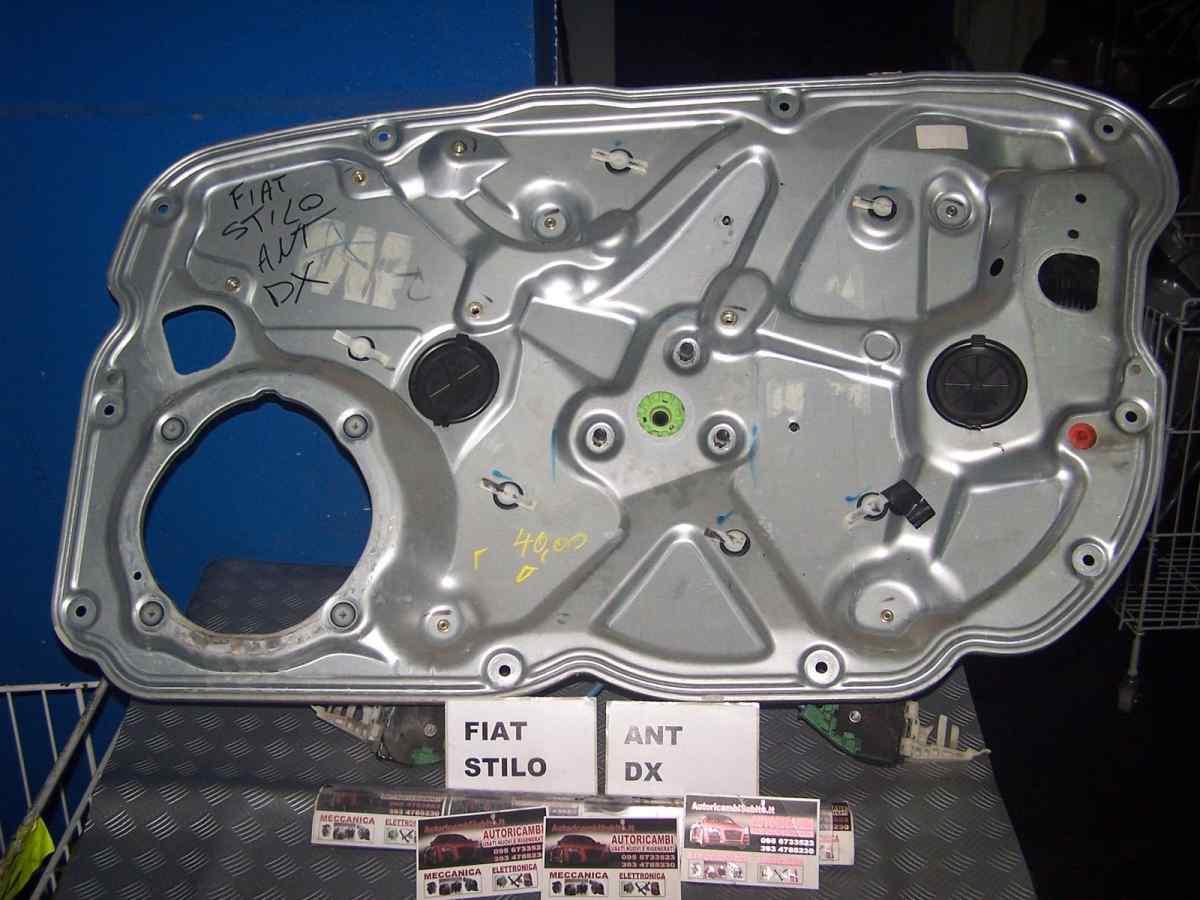 Fiat stilo dal 2001 al 2010 pannello alzavetro anteriore dx