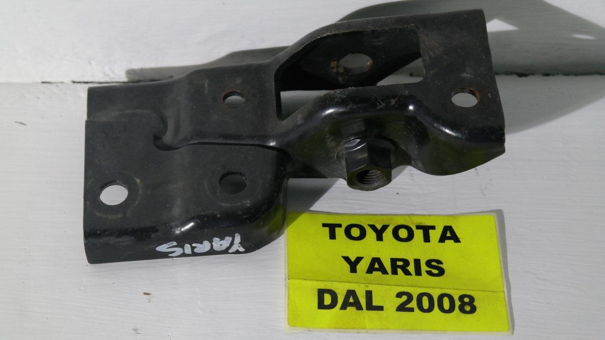 Toyota yaris dal 2006 al 2011 supporto motore